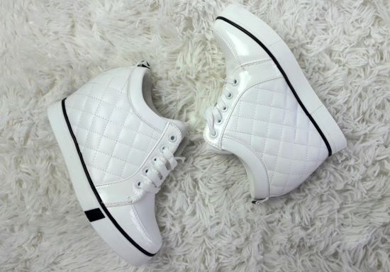 Trampki sneakersy na średnim koturnie /E1-2 Ac3 S328/ Białe