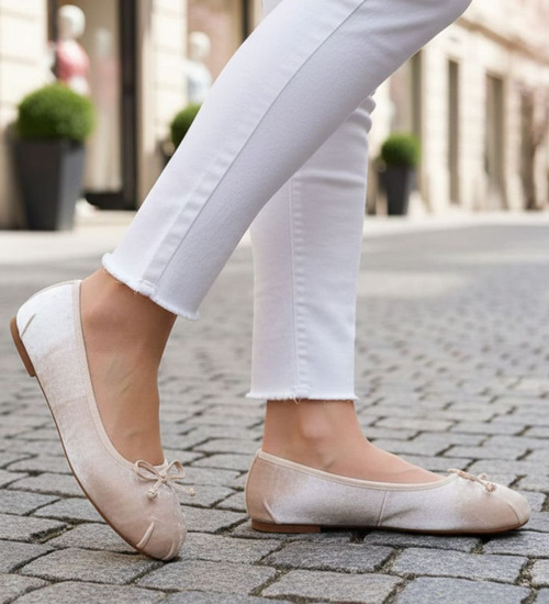 Zamszowe beżowe balerinki z paseczkami /A8-2 13330 T035 +H2/