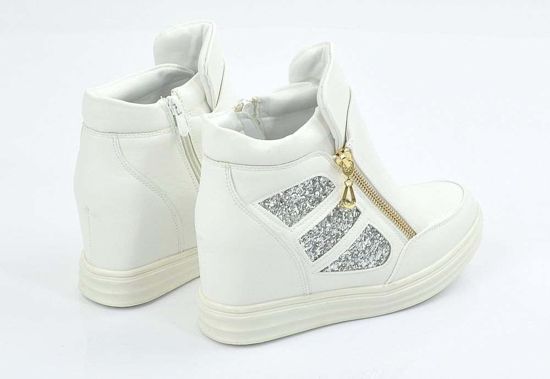 Białe sneakersy ze srebrnymi akcentami /G9-2 Ae200 S215/ Silver