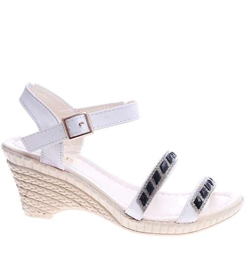 Białe sandały na niskim koturnie /A5-2 13884 T122/