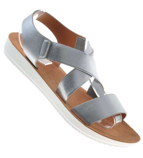 Elastyczne srebrne sandały na płaskim obcasie /G4-2 8727 S206/