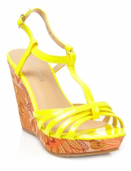 Żółte sandały na koturnie i platformie /A1-1 3121 S194/