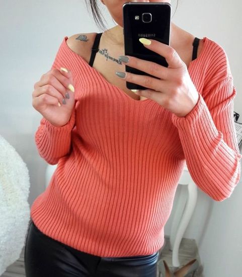 Śliczny sweter z dekoltem /c6-1 Cx120/ Różowy