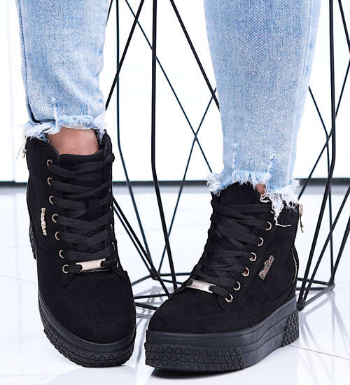 Czarne zamszowe sneakersy na koturnie i platformie /G4-3 15506 T634/