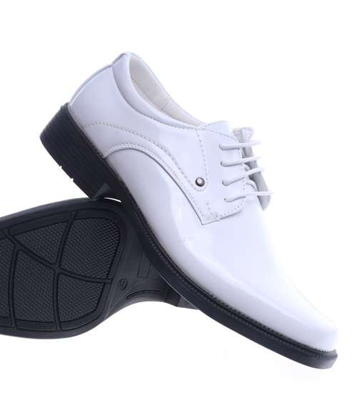 Białe męskie pantofle z lakierowanej skóry eko /E3-3 13770  T137/