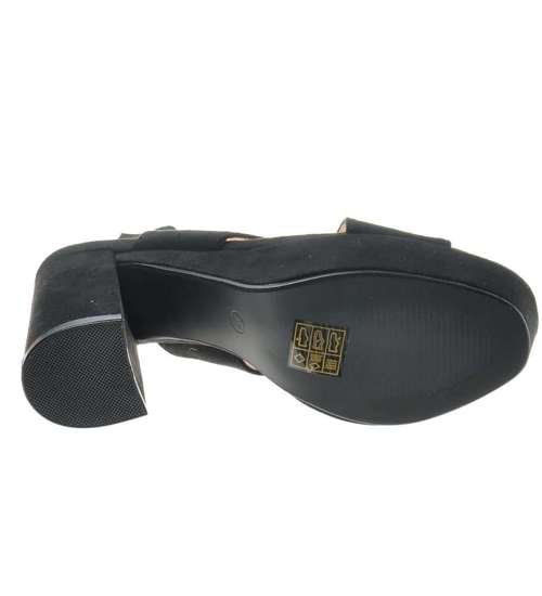 Czarne sandały z paseczkiem na platformie /F10-3 8211 S290/