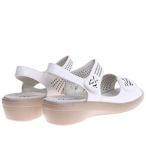 Białe sandały damskie na niskim koturnie /C4-3 16156 T340/