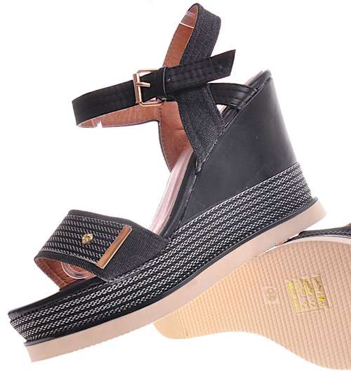 Czarne sandały na koturnie i platformie /G8-3 11981 T203/