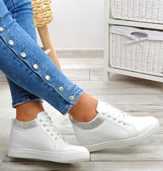 Białe sneakersy na średnim koturnie /B6-1 2105 S293/
