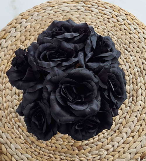 Flower box- kompozycja kwiatowa z czarnymi różami na prezent /FL9 S146/