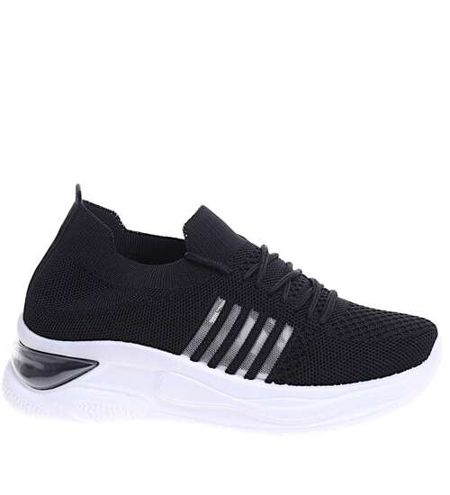 Wkładane czarne buty sportowe na białej podeszwie /G4-2 15908A T192/