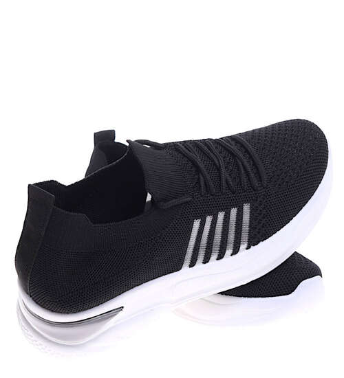 Wkładane czarne buty sportowe na białej podeszwie /G4-2 15908A T192/