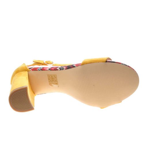 Sandały na słupki z azteckim wzorem Żółte /H 4848 S592/
