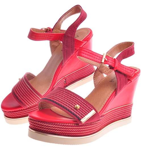 Czerwone sandały na koturnie i platformie /G5-3 11983 T200/