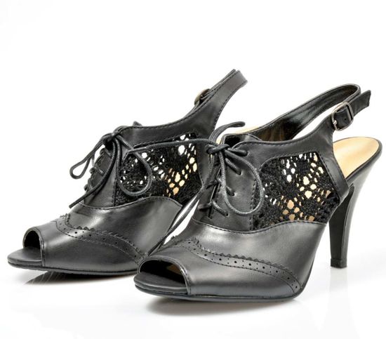 Czarne sandały z koronkową wstawką /B5-3 3355 S145/