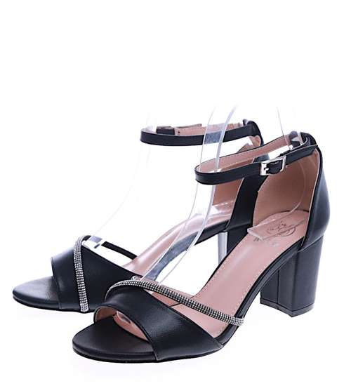 Przepiękne czarne sandały na grubym obcasie /F6-2 14200 S598/