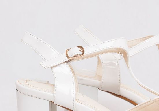 Białe sandały na średnim obcasie /C6-3 Q257 sx200/