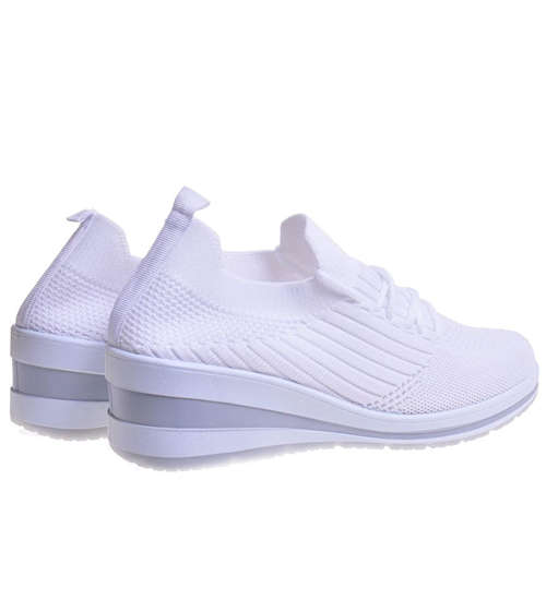 Białe sneakersy na niskim koturnie /A1-3 11785 T394/