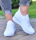 Białe sneakersy na niskim koturnie /G1-2 12124 T394/