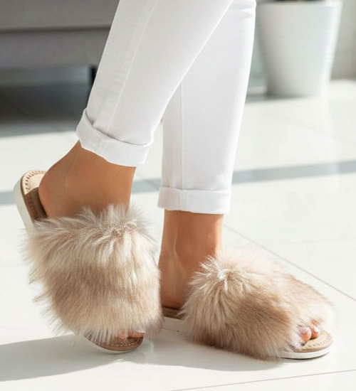 Beżowe damskie klapki z kudłatym futerkiem Premium /G8-1 11405 S292/