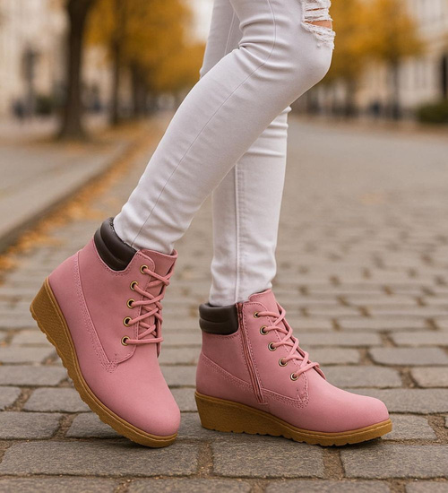 Różowe sznurowane botki na niskim koturnie /E9-2 16625 T7-38/