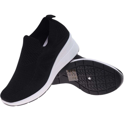 Czarne wsuwane trampki na koturnie /G2-2 18660 T112/