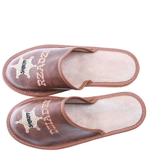 Brązowe kapcie na prezent SUPER DZIADEK SZERYF /C2-1 6596 S198-5/