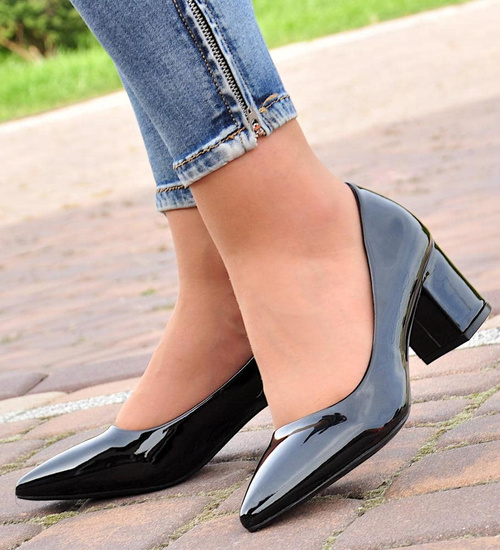 Czarne czółenka damskie na słupku /A1-3 9682 S397/