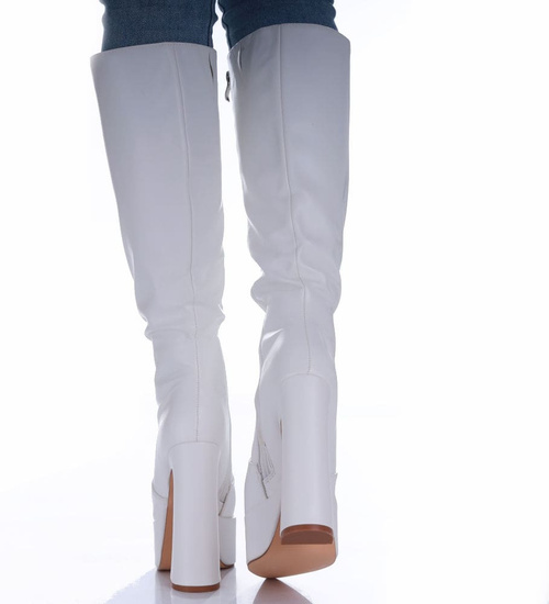 Białe kozaki damskie na platformie /A7-1 16914 G282/