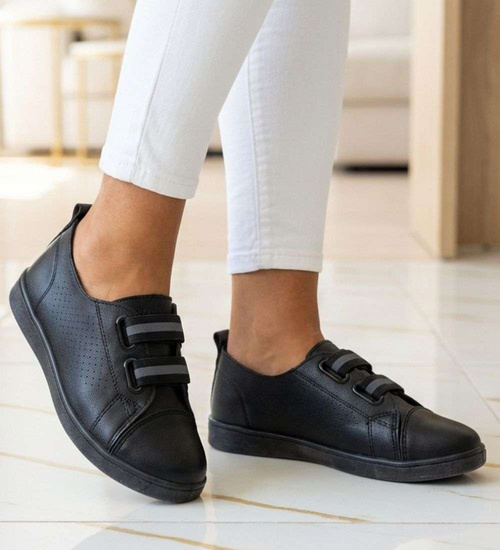 Czarne ażurowe tenisówki wsuwane /E4-3 18706 T185/