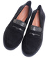 Czarne zamszowe półbuty loafersy na niskim obcasie /A10-2 15483 T386/
