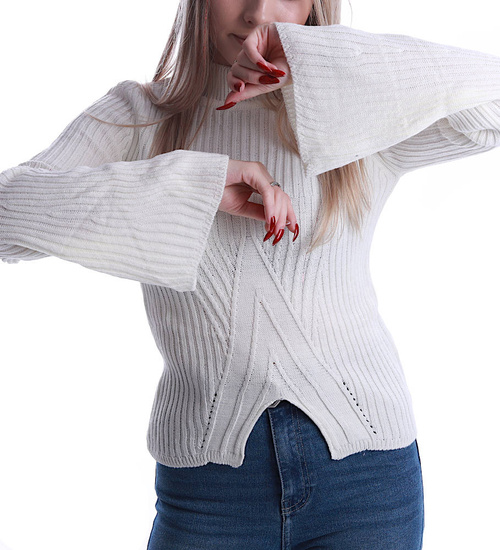 Śliczna bluzka z szerokimi rękawami w kolorze Ecru /E2-1 UB451 T?/