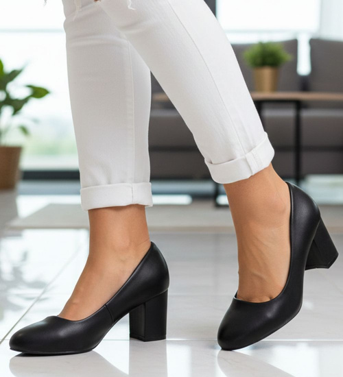 Czarne czółenka na słupku /A9-2 12661 T492/