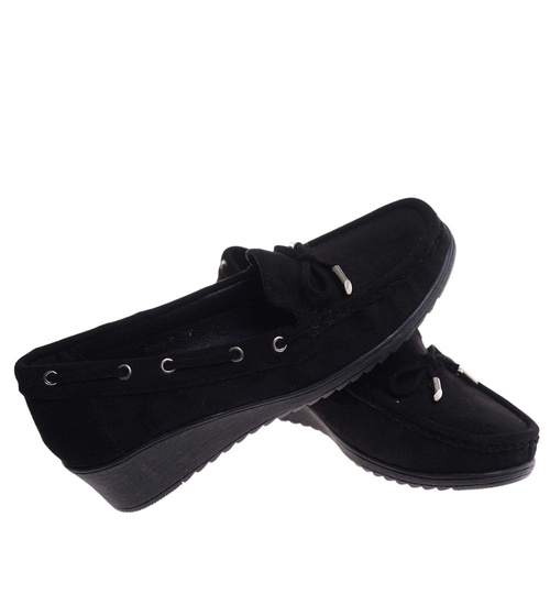 Czarne czółenka na niskim koturnie /G11-2 18221 W233/