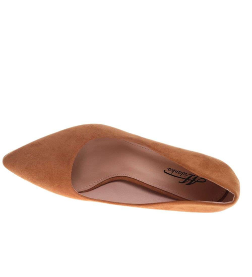 Zamszowe karmelowe czółenka na słupku /A10-3 18665 T152/