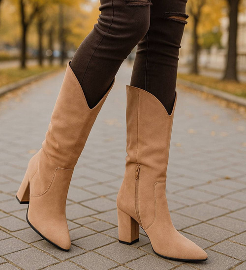 Klasyczne beżowe kozaki na obcasie z zamszu /C5-3 16896 G483 +H2/