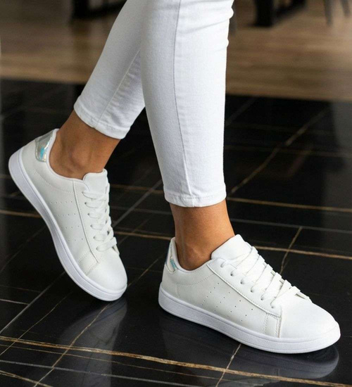 Sznurowane białe trampki damskie /C2-2 18654 T177/