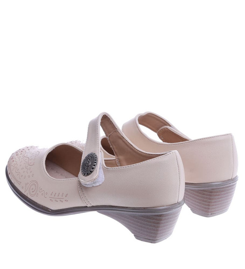 Beżowe czółenka na niskim obcasie /A5-2 13806 T144/