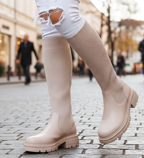 Beżowe kozaki damskie na platformie z elastyczną cholewką / E6-3 15306 T792/