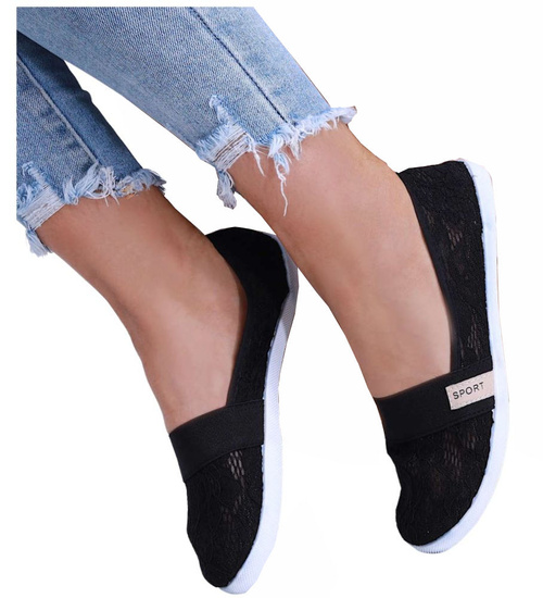 Przewiewne damskie tenisówki slip on z koronki Czarne /D6-2 14552 S154/