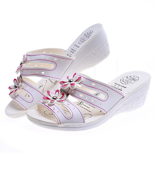 Białe klapki na koturnie z różowymi przeszyciami /H2 14304 T005/