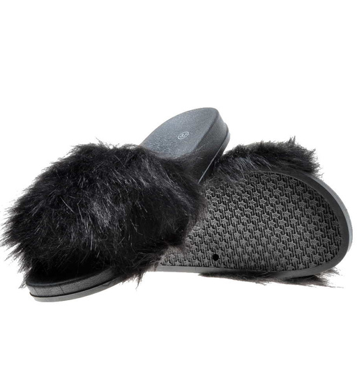 Wygodne damskie klapki z futerkiem Czarne /E8-2 7138 S199/