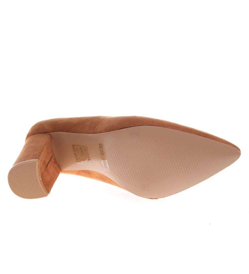 Zamszowe karmelowe czółenka na słupku /A10-3 18665 T152/