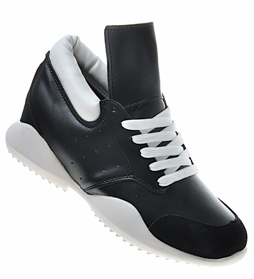 Czarne sneakersy na niskim koturnie /B2-3 9721 S190/
