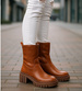 Wysokie karmelowe botki damskie z ociepleniem /E2-1 18229 T313/