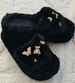 Pluszowe czarne kapcie damskie z misiem /B2-1 16903 T385/
