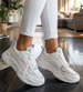 Sznurowane buty sportowe z pastelowymi wstawkami /D2-1 18831 T266/