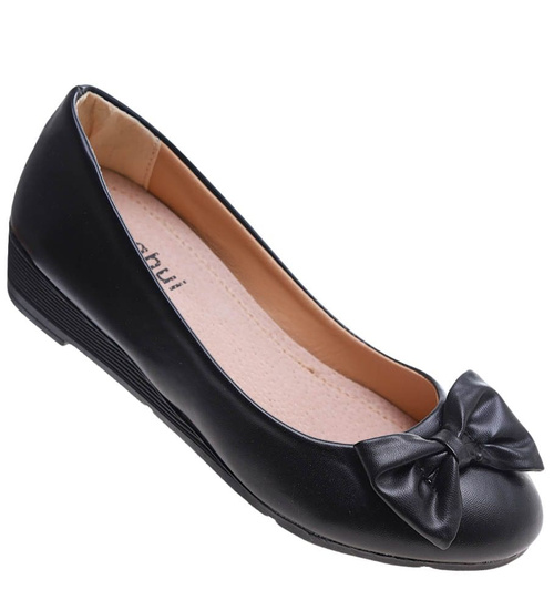 Czarne czółenka na niskim koturnie /C3-2 14607 T144/