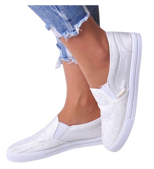 Materiałowe srebrne tenisówki slip on /E9-3 12540 T193/