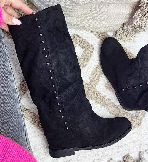 Czarne kozaki na niskim koturnie /E3-2 15242 T223/